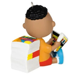Hallmark The Peanuts® Gang Franklin Ornament -Hallmark Peanuts Franklin Reading Comics Keepsake Ornament 1899QXE3289 06