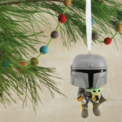 Star Wars The Mandalorian™ With Grogu™ Funko POP!® Hallmark Ornament 6 Star Wars The Mandalorian™ With Grogu™ Funko POP!® Hallmark Ornament -Hallmark Star Wars The Mandalorian With Grogu Funko POP Christmas Ornament 3HCM1103 02